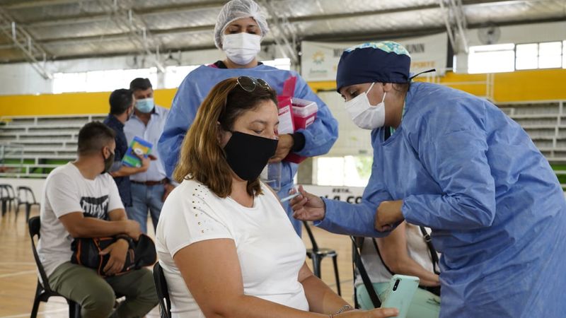 15 mil docentes se vacunaron contra el COVID (7)
