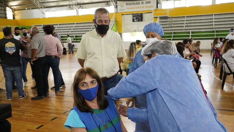 15 mil docentes se vacunaron contra el COVID (9)