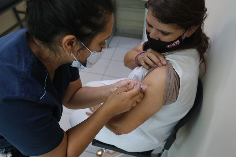 Vacunación a docentes de San Rafael_ Tercer dia (11)