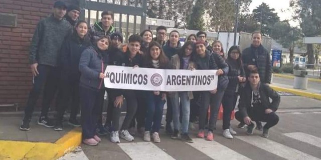 Alumnos de la Escuela Químicos Argentinos realizaron un viaje de estudios a la Ciudad de Buenos Aires