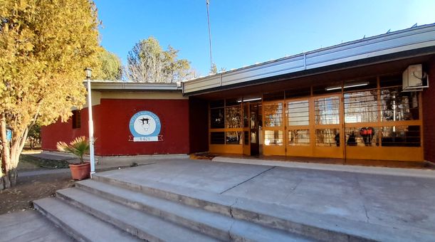 Autoridades de Educación Rural visitaron la escuela Martín de Güemes de San Rafael (1)
