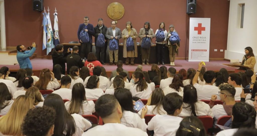 San Rafael: entregaron mochilas técnicas a estudiantes de enfermería