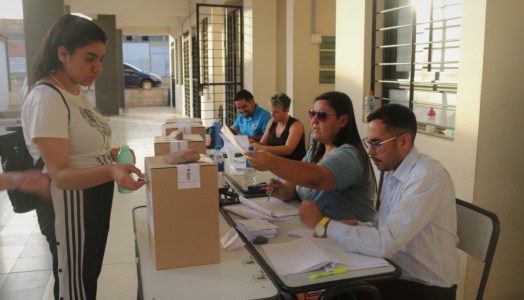 El IES 9-023 de Maipú celebró elecciones por primera vez en su historia