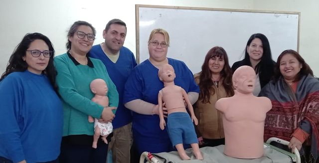 Alumnos de la carrera de Enfermería Profesional dictan talleres sobre primeros auxilios