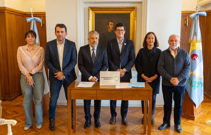 Cornejo_García Zalazar_convenio Campaña Nacional por la Alfabetización Inicial, (1)
