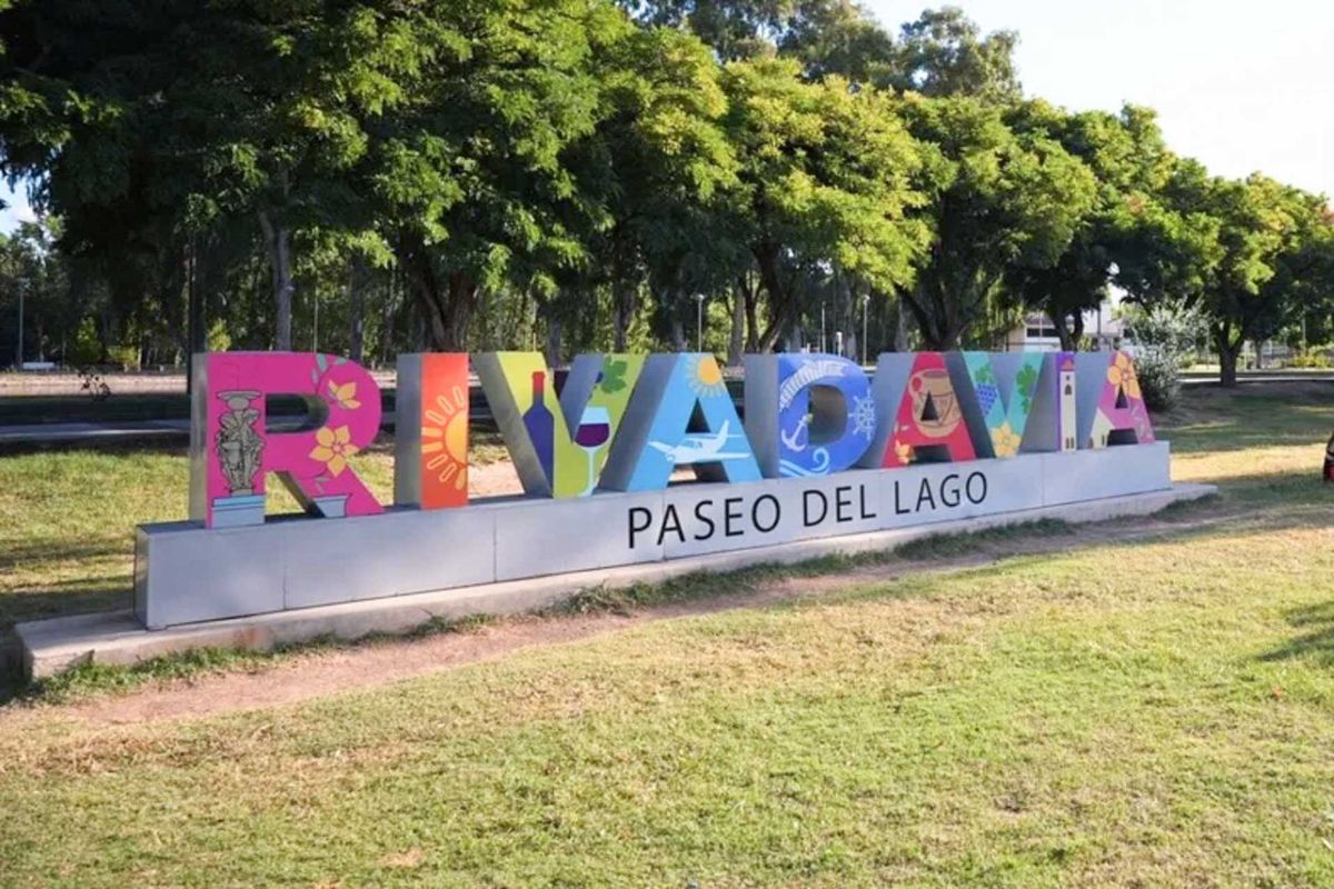 cartel multicolor del departamento de Rivadavia