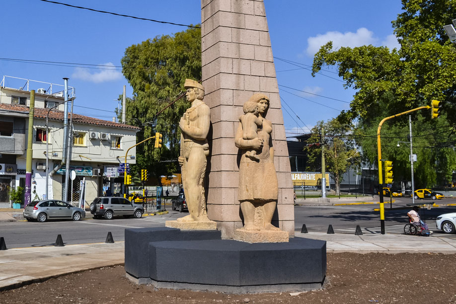 estatuas indias - monumento aborigen - plazoleta