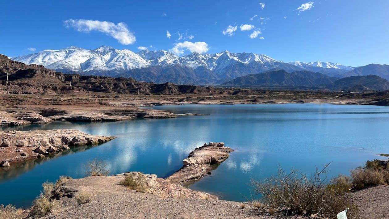 lago-montaña-agua
