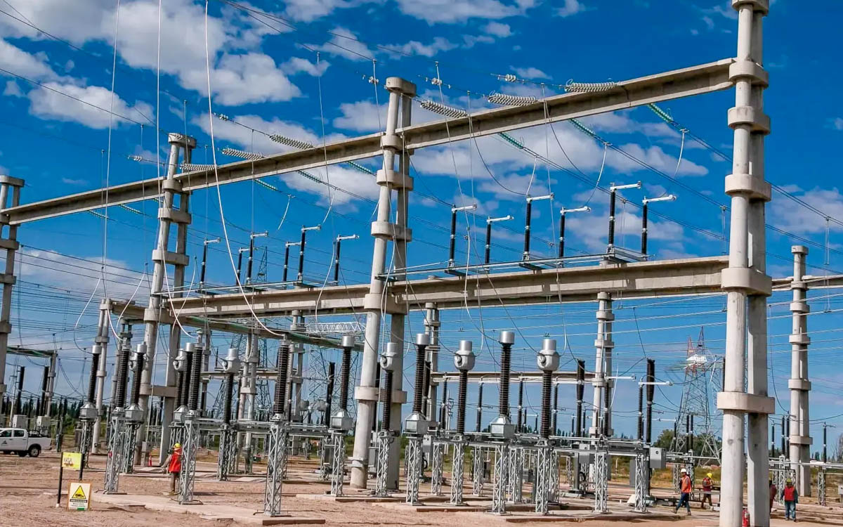 postes de cables eléctricos-cielo