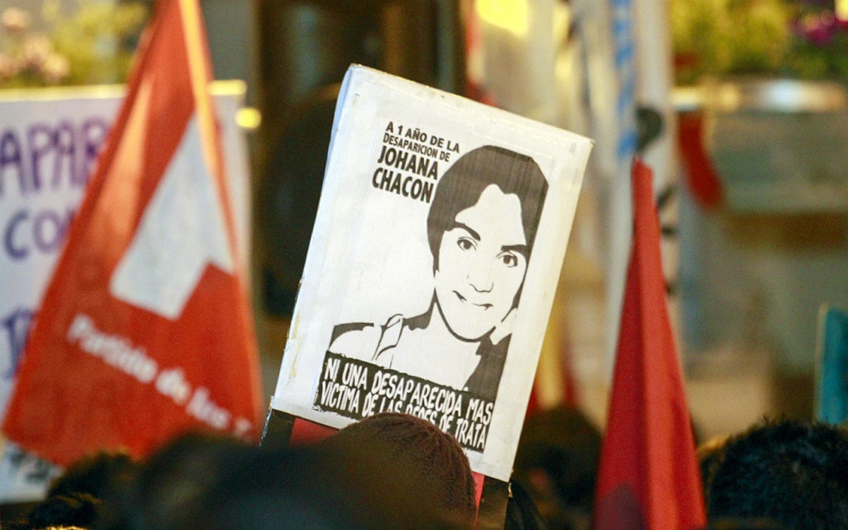 cartel Johana Chacon- banderas- gente