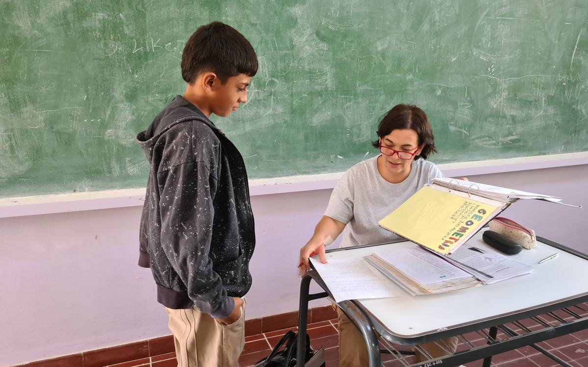 estudiante-aula-docente