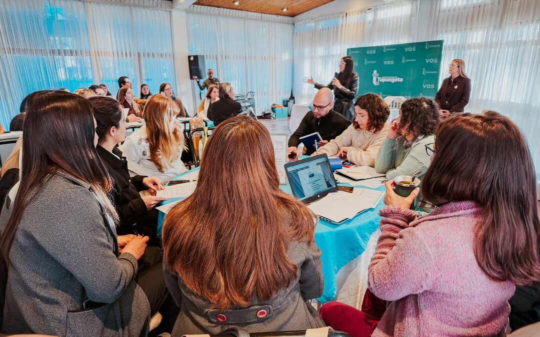 Estudiantes le enseñan a sus pares cómo mejorar el egreso efectivo en la Secundaria