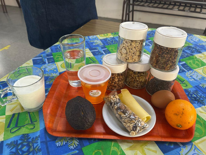 alimentos sobre una mesa
