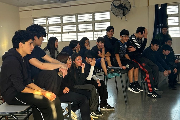 Estudiantes y merienda saludable