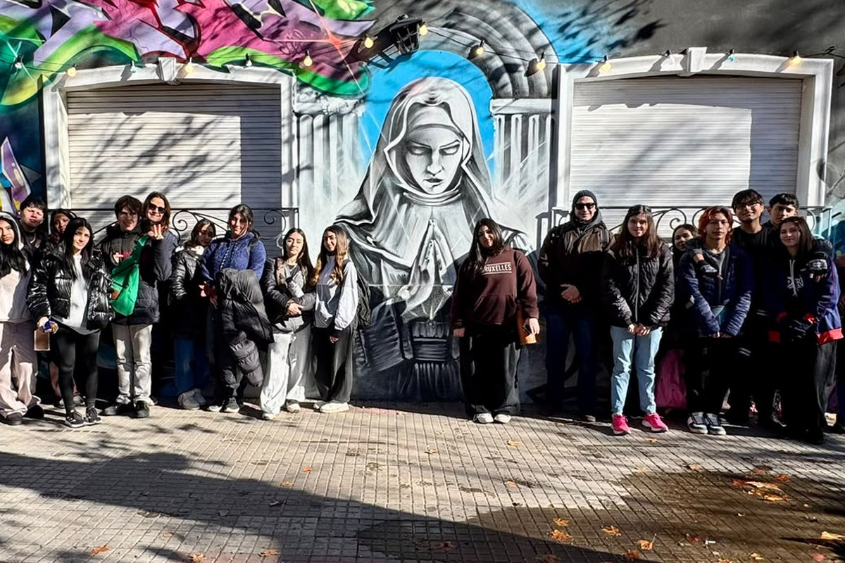 Estudiantes-de-la-Escuela-Humberto-Lagiglia-recorren-los-murales-de-la-ciudad