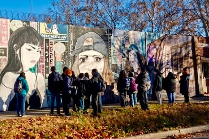 Estudiantes-de-la-Escuela-Humberto-Lagiglia-recorren-los-murales-de-la-ciudad