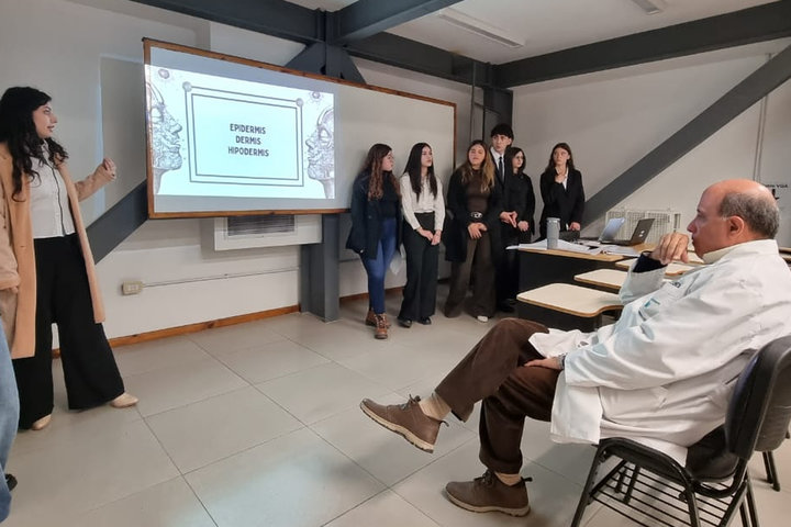 Estudiantes de una escuela técnica completaron prácticas formativas en Ciencias Médicas