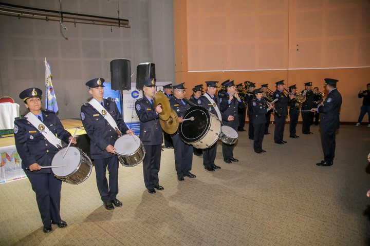 dge-estudiantes-materiales-autoridades-escolares-banda de musica