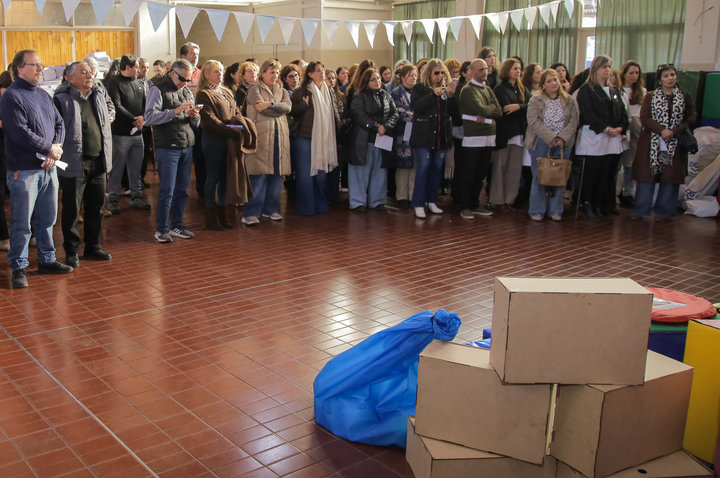 dge-estudiantes-materiales-autoridades-escolares