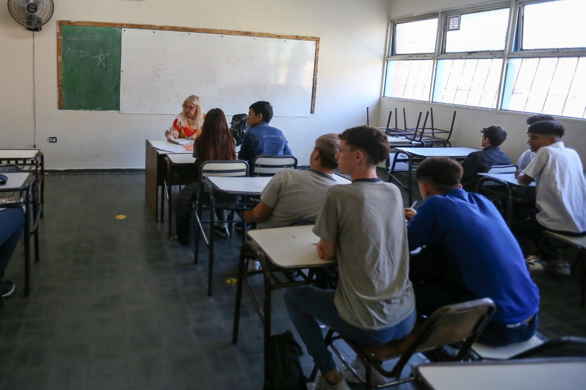 docente- estudiantes en el aula