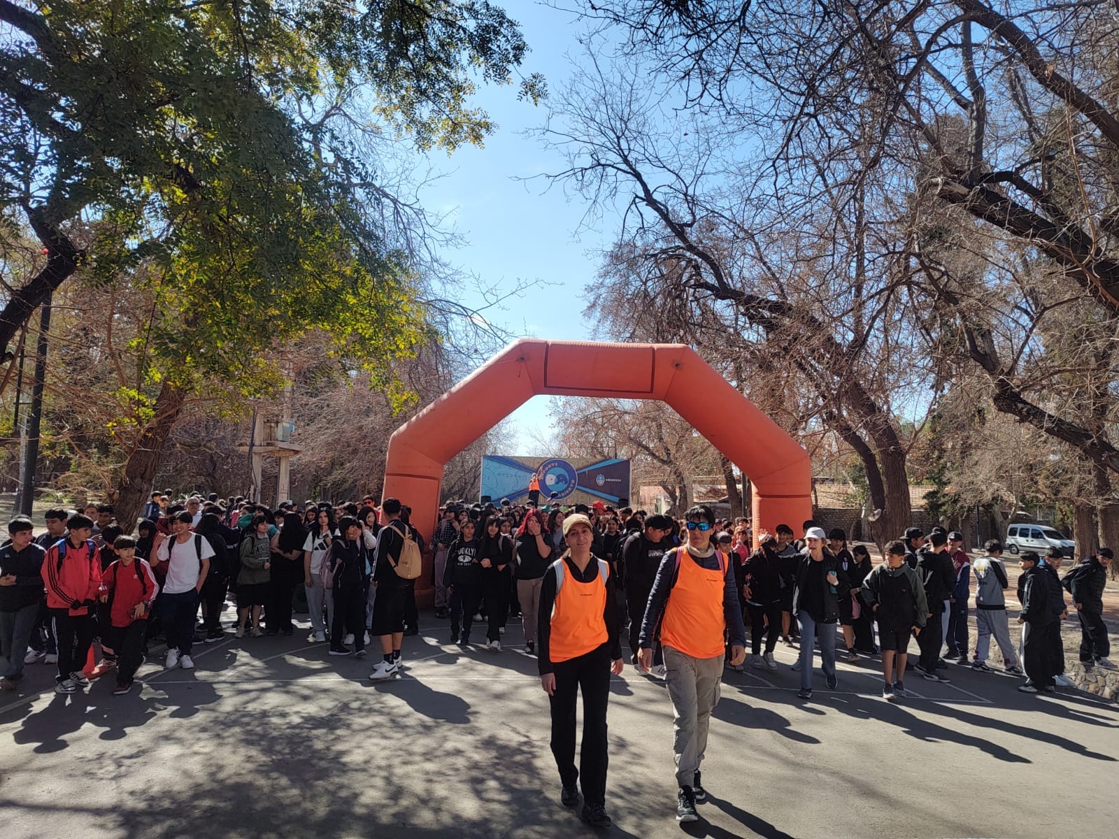 escuela-Nieves-del-Aconcagua-realizo-la-segunda-edicion-de-la-caminata-saludable-Andando-Juntos