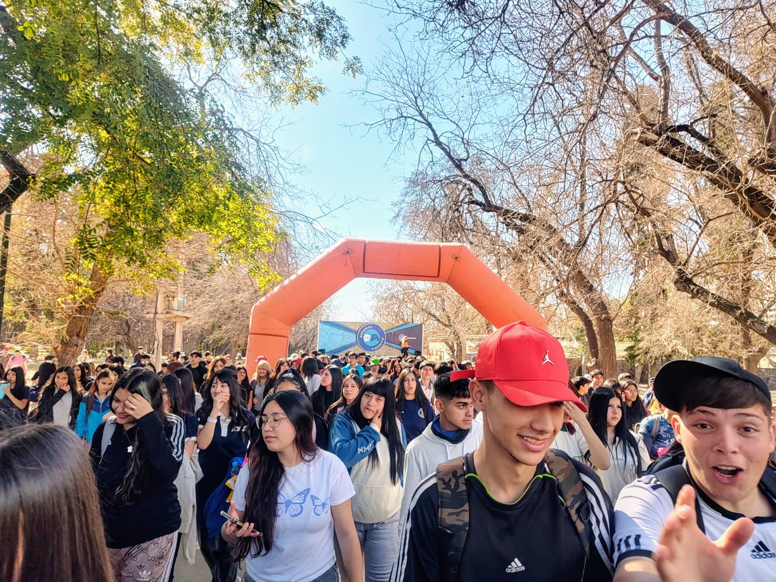 escuela-Nieves-del-Aconcagua-realizo-la-segunda-edicion-de-la-caminata-saludable-Andando-Juntos