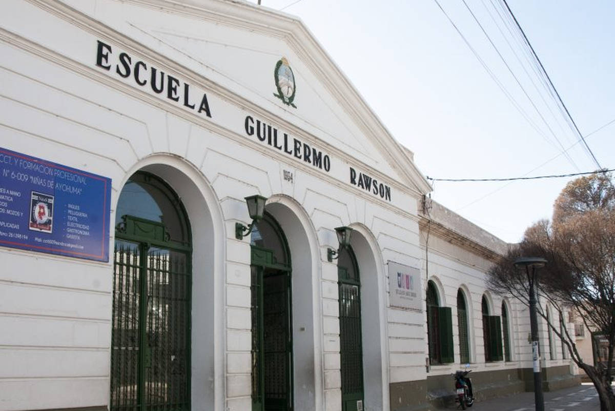 frente-de-escuela-rawson