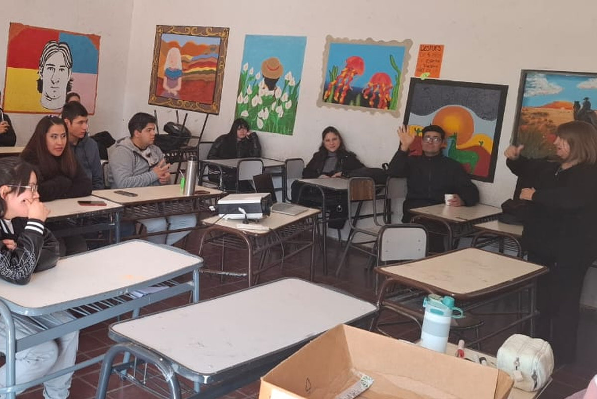 estudiantes-docentes-aula