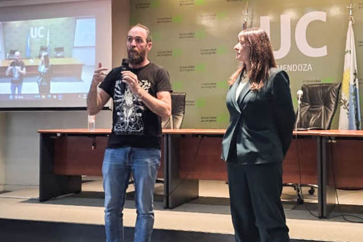 Sáenz de Cabezón dialogó con futuros docentes sobre cómo enseñar Matemática y despertar el pensamiento crítico