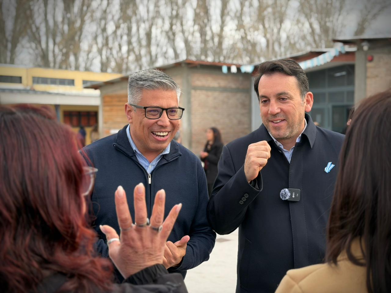 escuela-recibe-material-didactico-por-parte-de-la-DGE
